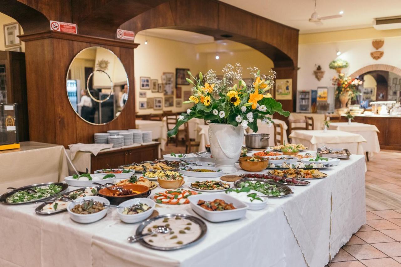 Agrihotel Elisabetta Collemezzano Luaran gambar