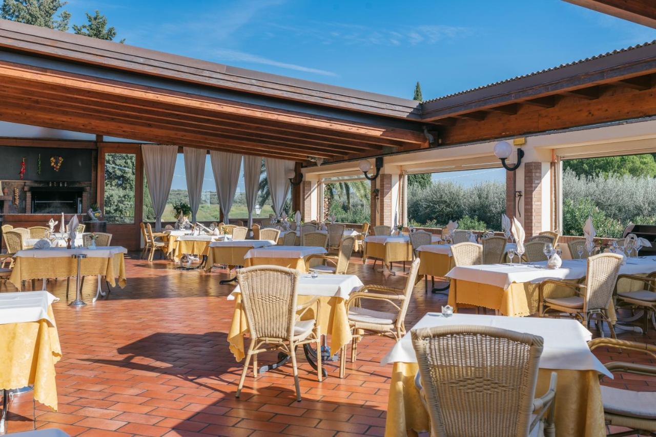 Agrihotel Elisabetta Collemezzano Luaran gambar