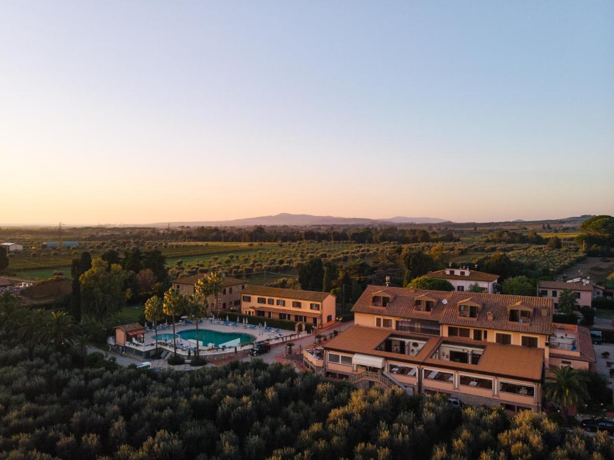 Agrihotel Elisabetta Collemezzano Luaran gambar