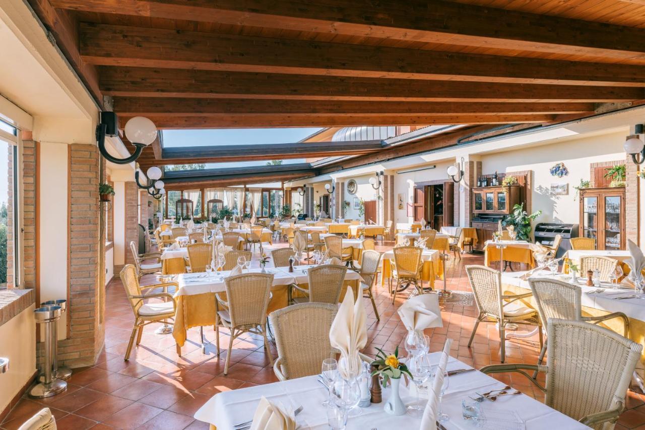 Agrihotel Elisabetta Collemezzano Luaran gambar
