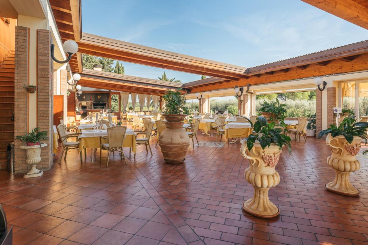 Agrihotel Elisabetta Collemezzano Luaran gambar
