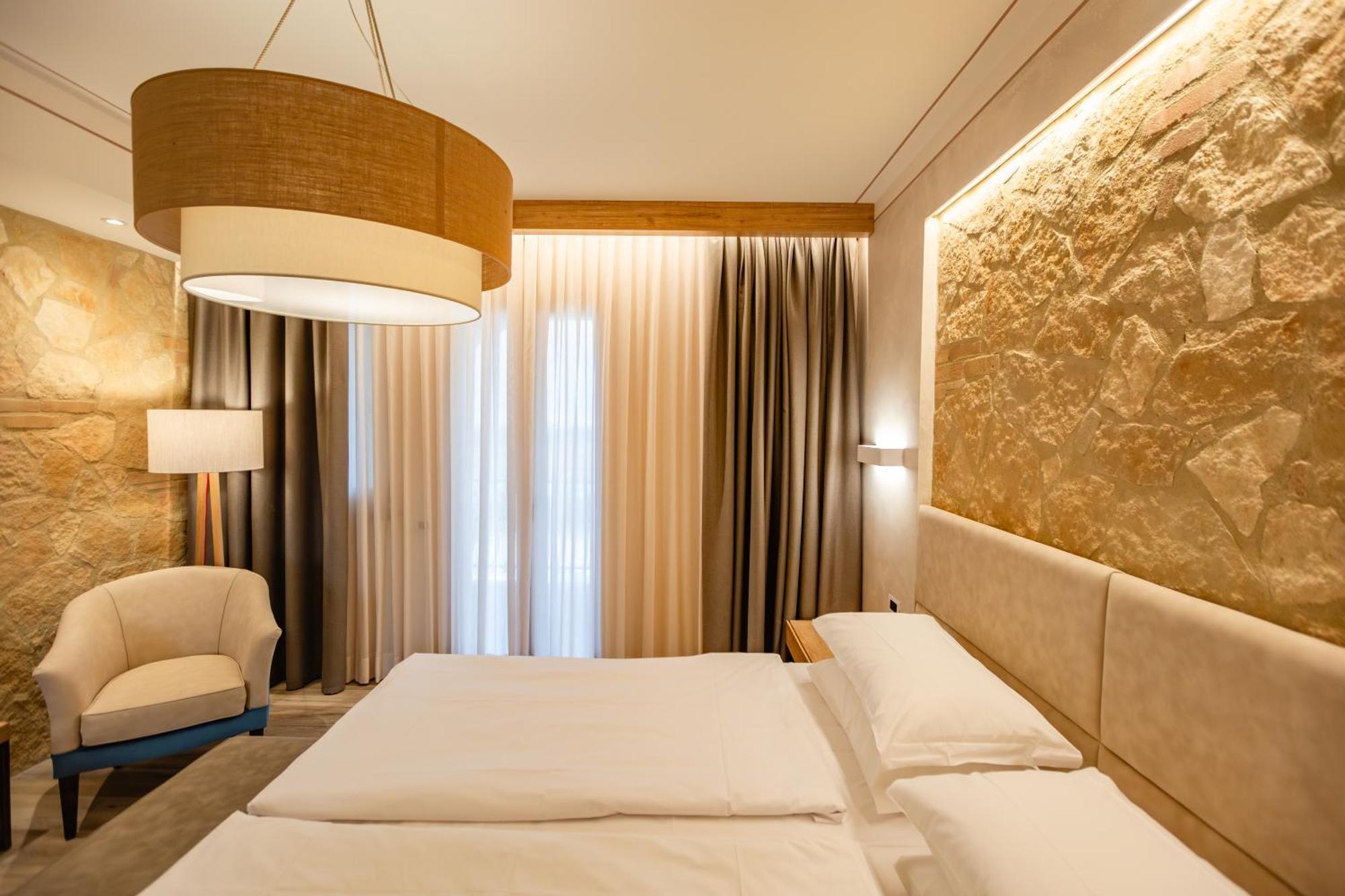 Agrihotel Elisabetta Collemezzano Luaran gambar