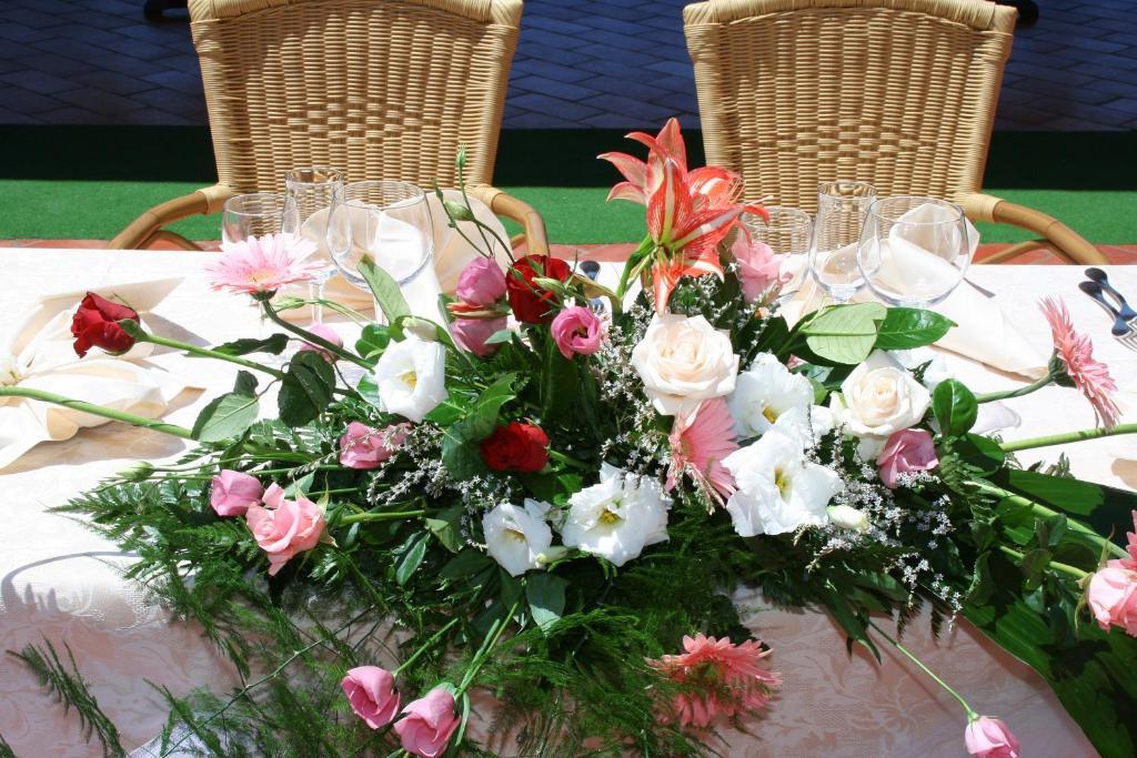 Agrihotel Elisabetta Collemezzano Luaran gambar