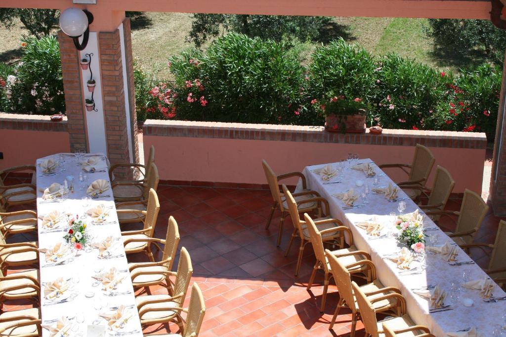 Agrihotel Elisabetta Collemezzano Luaran gambar