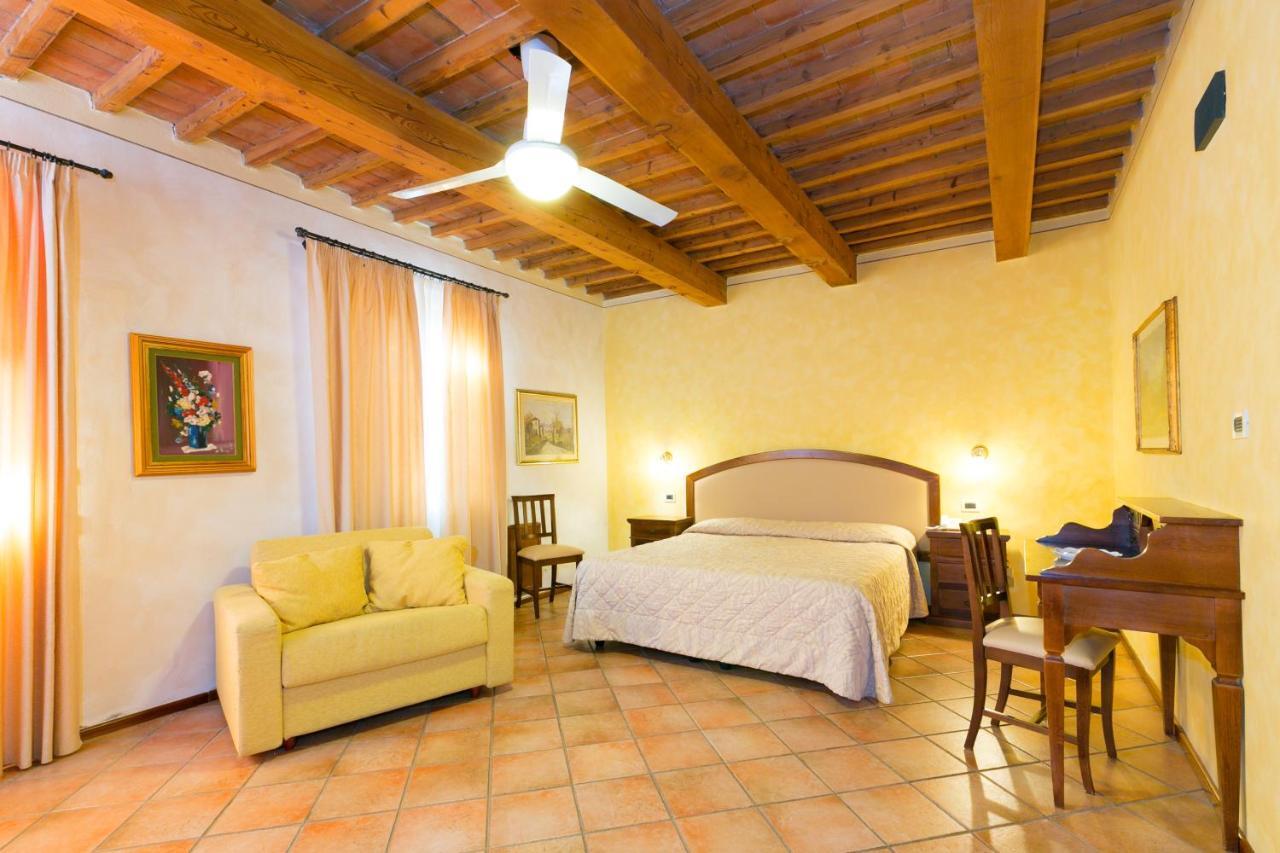 Agrihotel Elisabetta Collemezzano Luaran gambar
