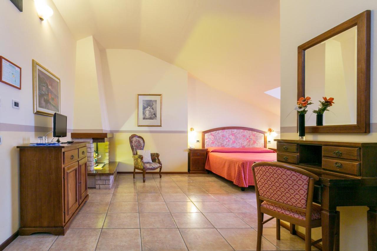 Agrihotel Elisabetta Collemezzano Luaran gambar