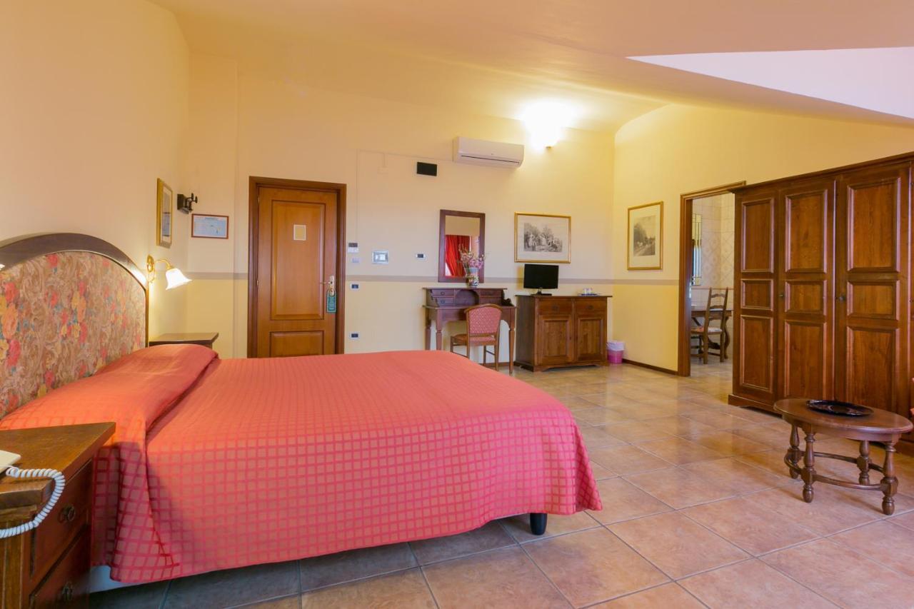 Agrihotel Elisabetta Collemezzano Luaran gambar