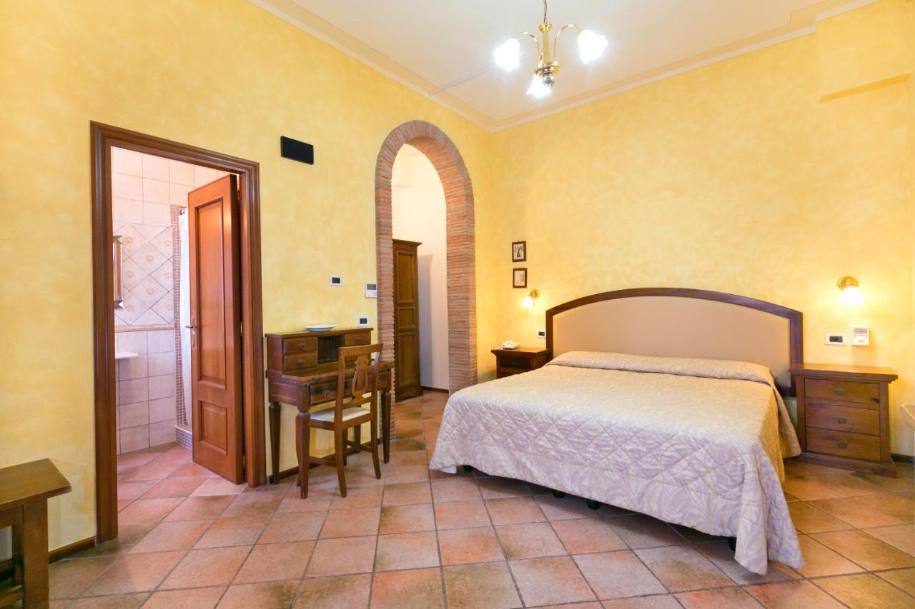 Agrihotel Elisabetta Collemezzano Luaran gambar