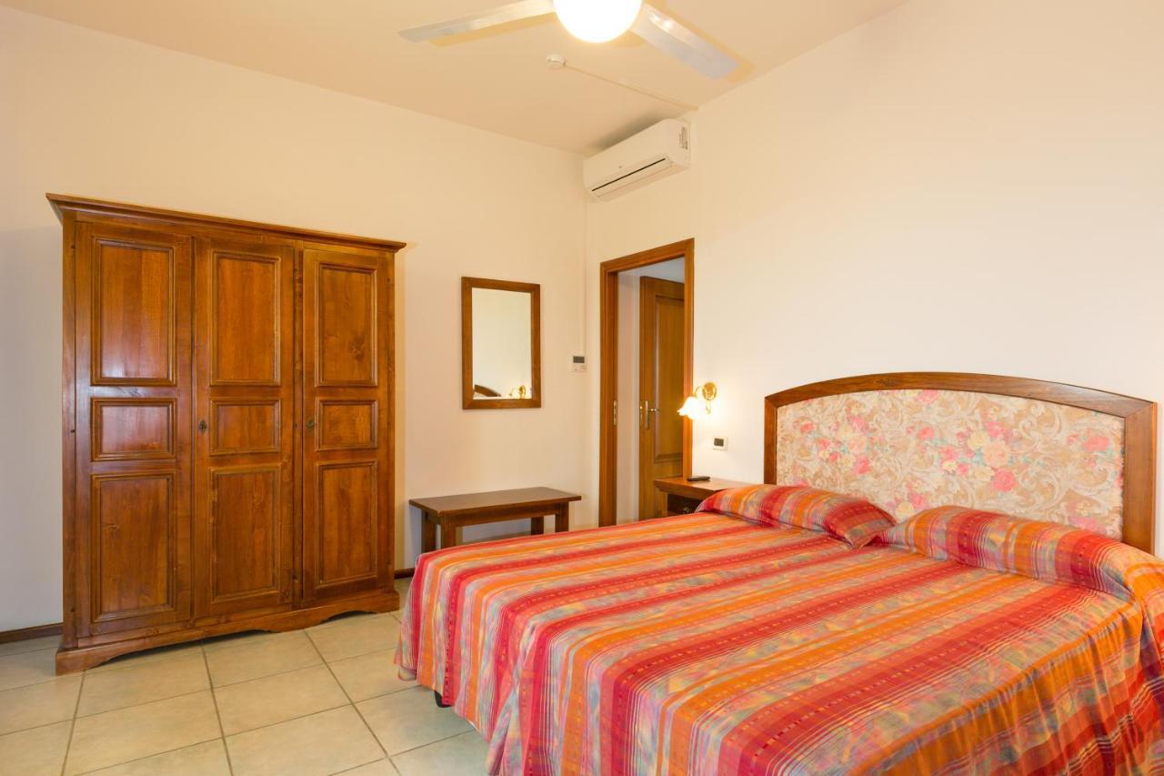 Agrihotel Elisabetta Collemezzano Luaran gambar