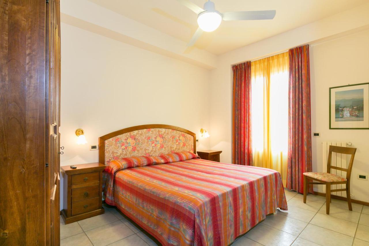Agrihotel Elisabetta Collemezzano Luaran gambar